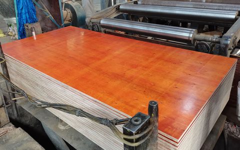 建筑紅模板裁邊 建筑紅模板裁邊