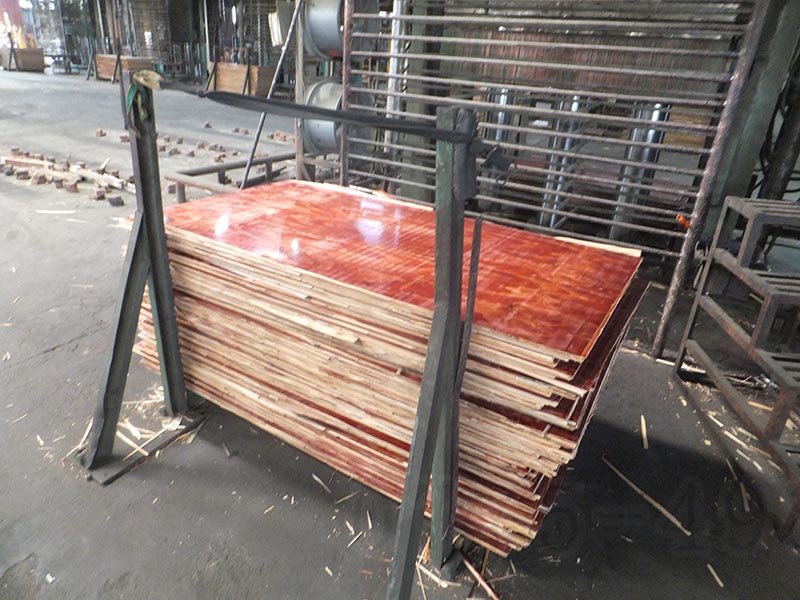 建筑模板1.22*2.44多少錢？