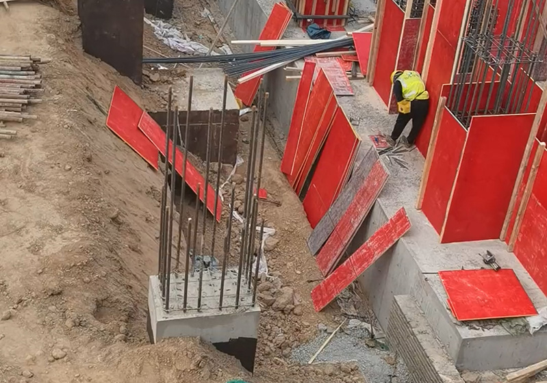 建筑模板黑色紅色哪個(gè)便宜?價(jià)格是多少? 建筑模板黑色紅色哪個(gè)便宜?價(jià)格是多少?