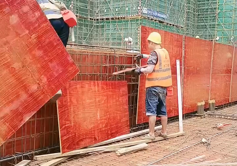 工地黑模板和紅模板哪個(gè)好?兩種模板價(jià)格如何? 工地黑模板和紅模板哪個(gè)好?兩種模板價(jià)格如何?