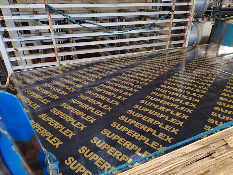 建筑模板成本多少錢一張？模板廠的成本分析